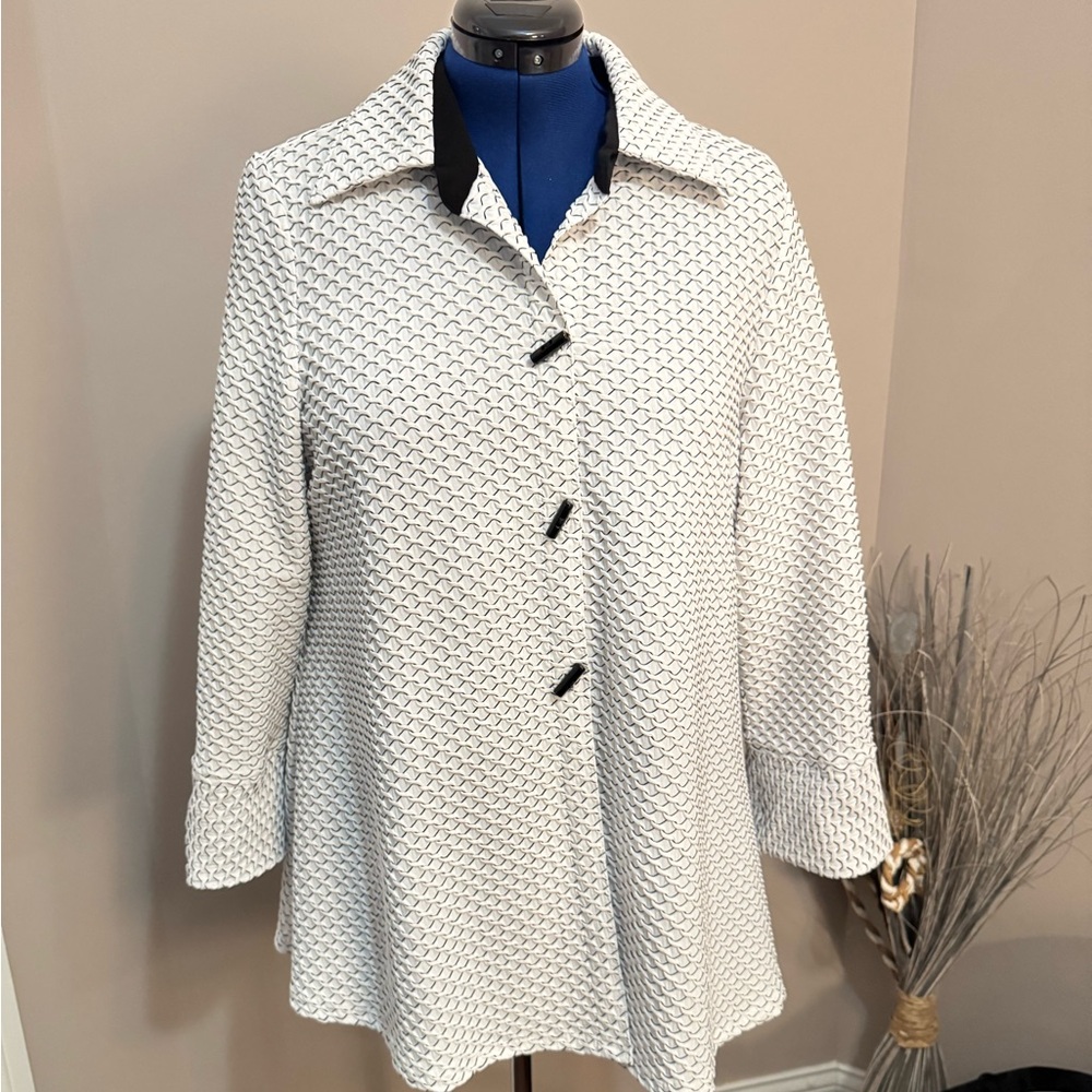 Beautiful IC jacket with great details!